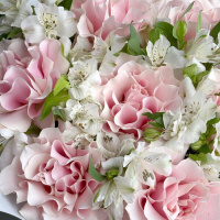 Букет_7 французских роз и альстромерии