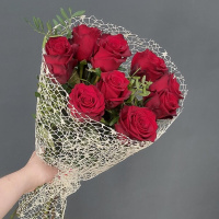 Букет_9 роз Эквадор в сетке Букет_9 роз Эквадор в сетке