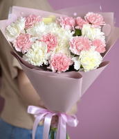 Букет_17 розовых и белых гвоздик Букет_17 розовых и белых гвоздик