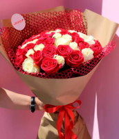 51 красно-белых роз 70 см 51 красно-белых роз 70 см