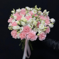 25 розовых гвоздик с эустомой 25 розовых гвоздик с эустомой