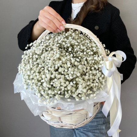 Букет_Корзина с белой гипсофилой